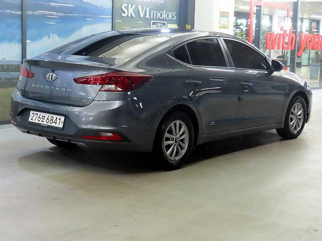 HYUNDAI Avante - Vista 4