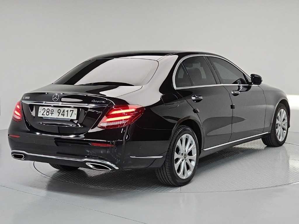 Mercedes Benz E class - Vista 4