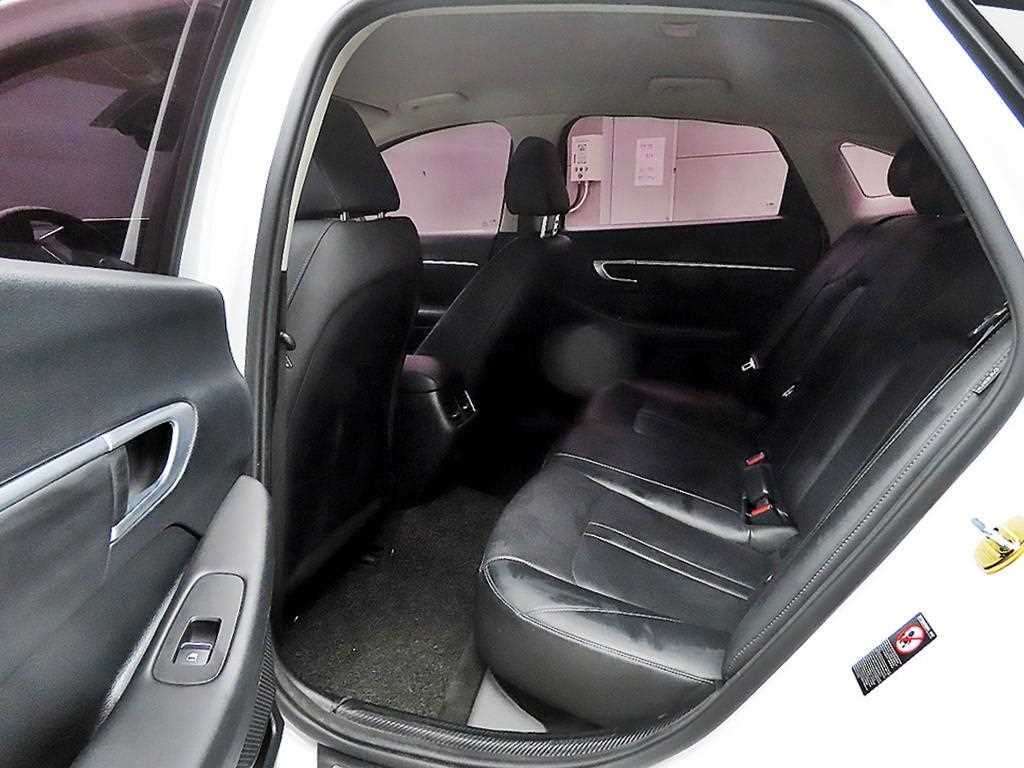 HYUNDAI Sonata - Vista 6