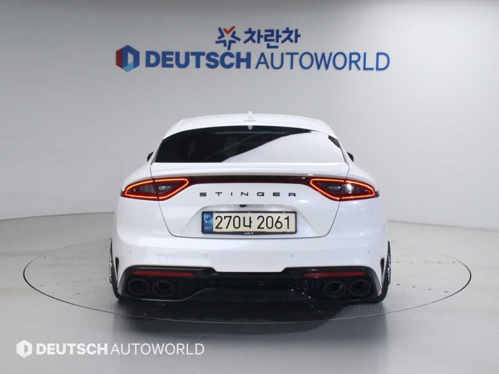 KIA Stinger - Vista 4