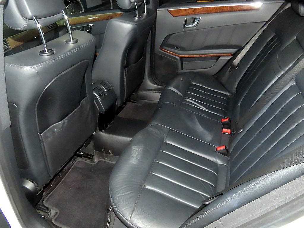 Mercedes Benz E class - Vista 7