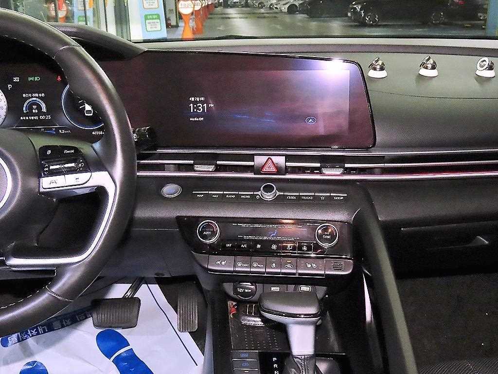 HYUNDAI Avante - Vista 11