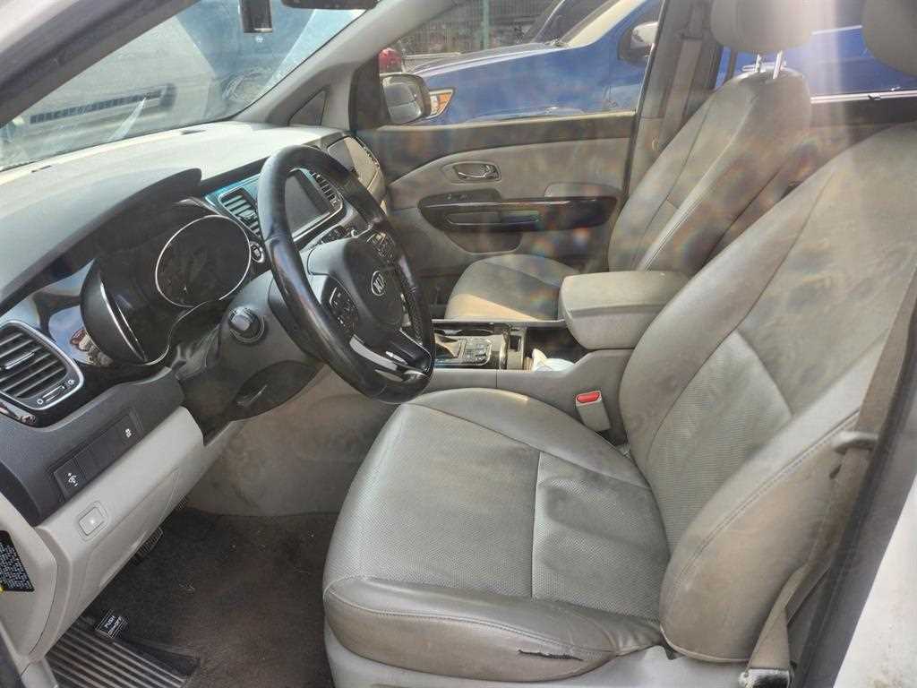 KIA Carnival - Vista 6