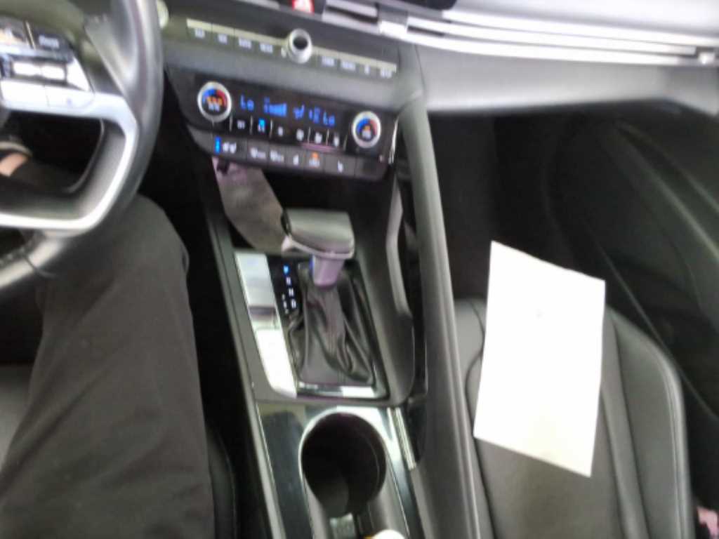 HYUNDAI Avante - Vista 7