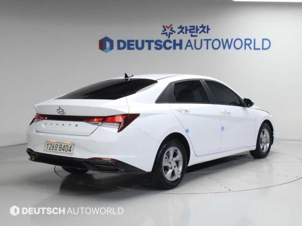 HYUNDAI Avante - Vista 4