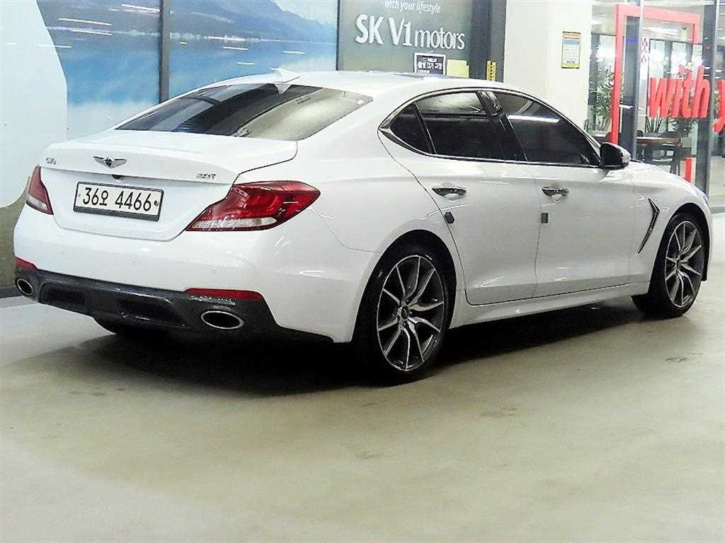 Genesis G70 - Vista 4
