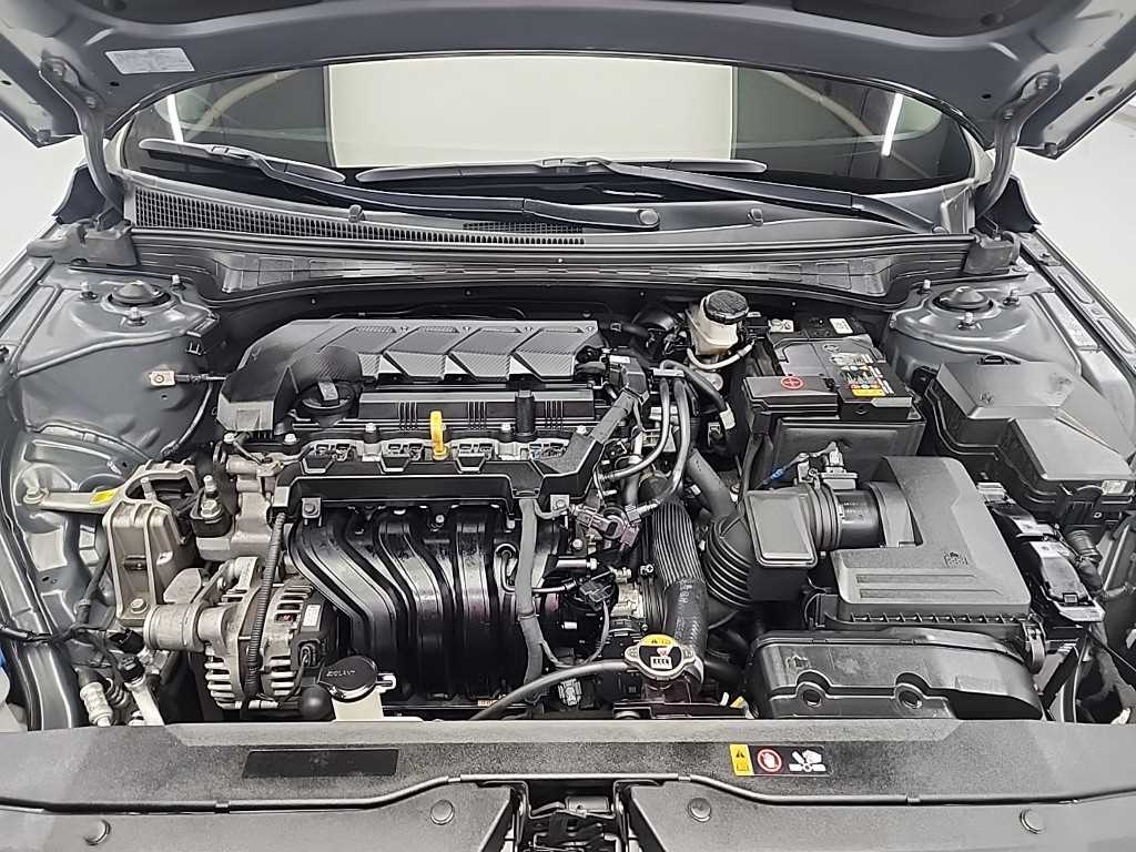 HYUNDAI Avante - Vista 5