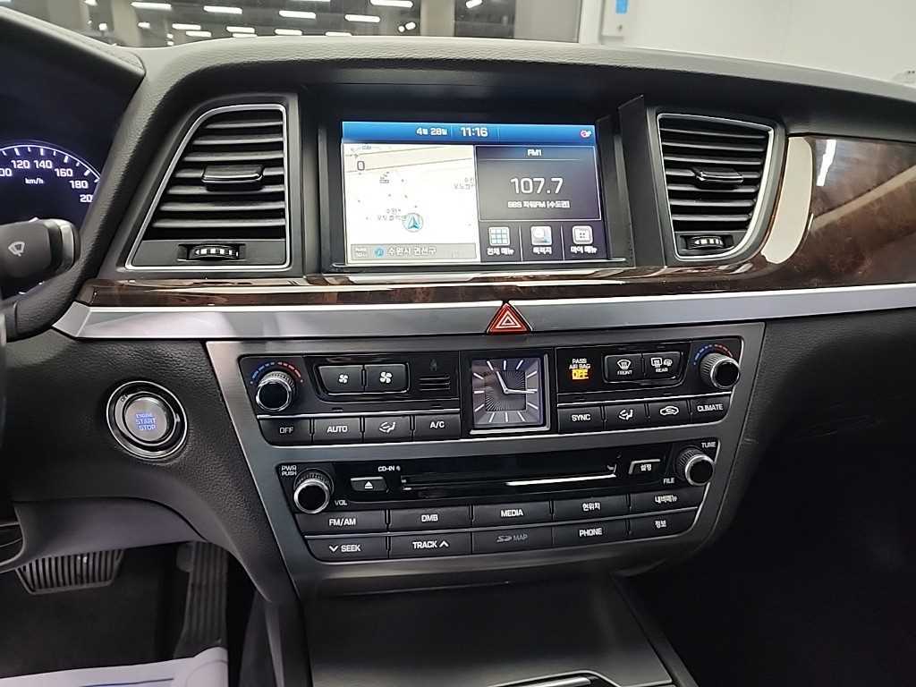 HYUNDAI Genesis - Vista 10