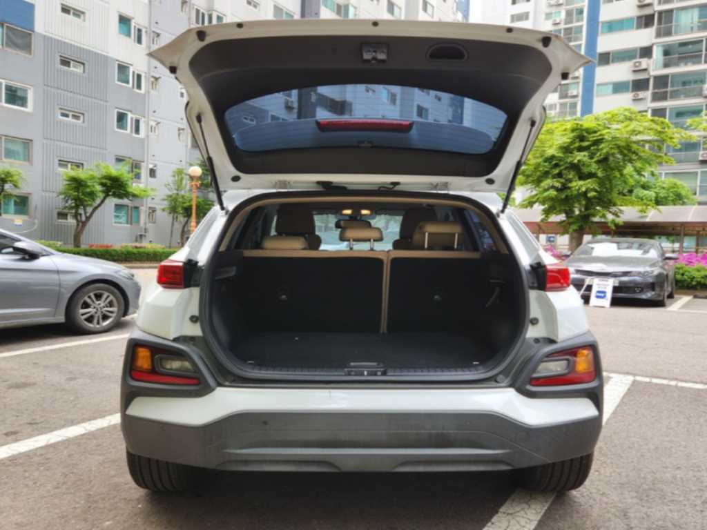HYUNDAI Kona - Vista 4