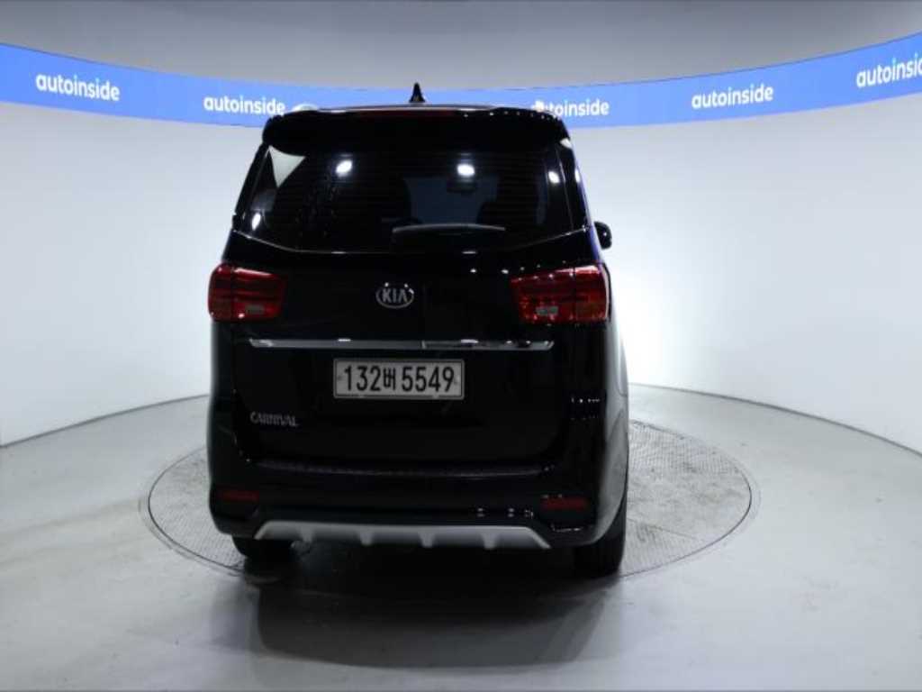 KIA Carnival - Vista 5