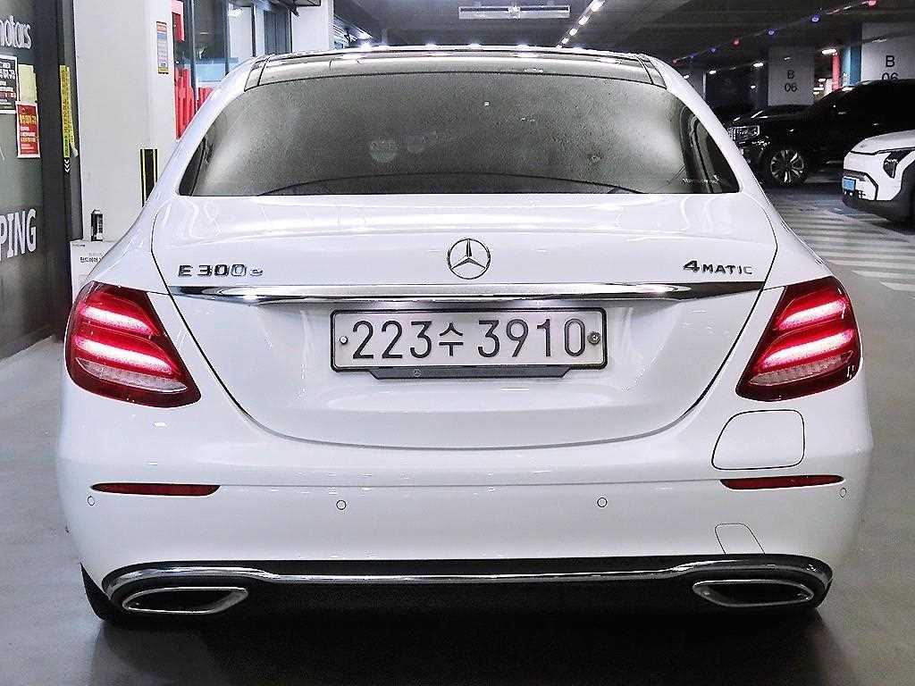 Mercedes Benz E class - Vista 5