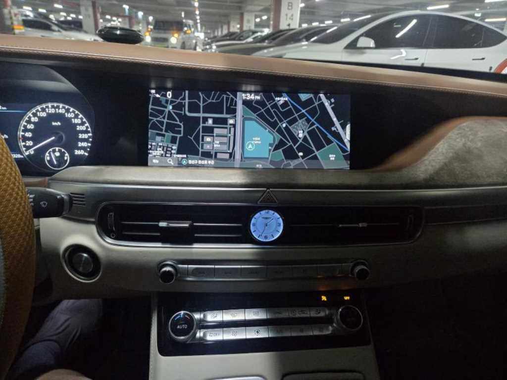 Genesis G90 - Vista 10