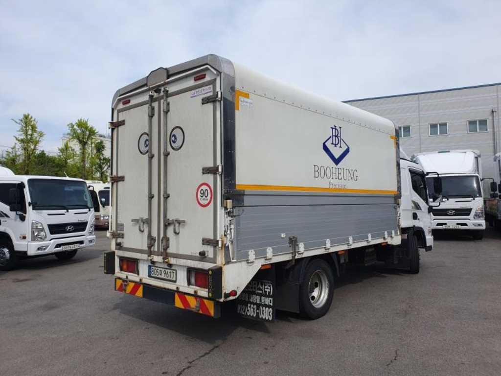 medium and large cargo truck - Vista 5