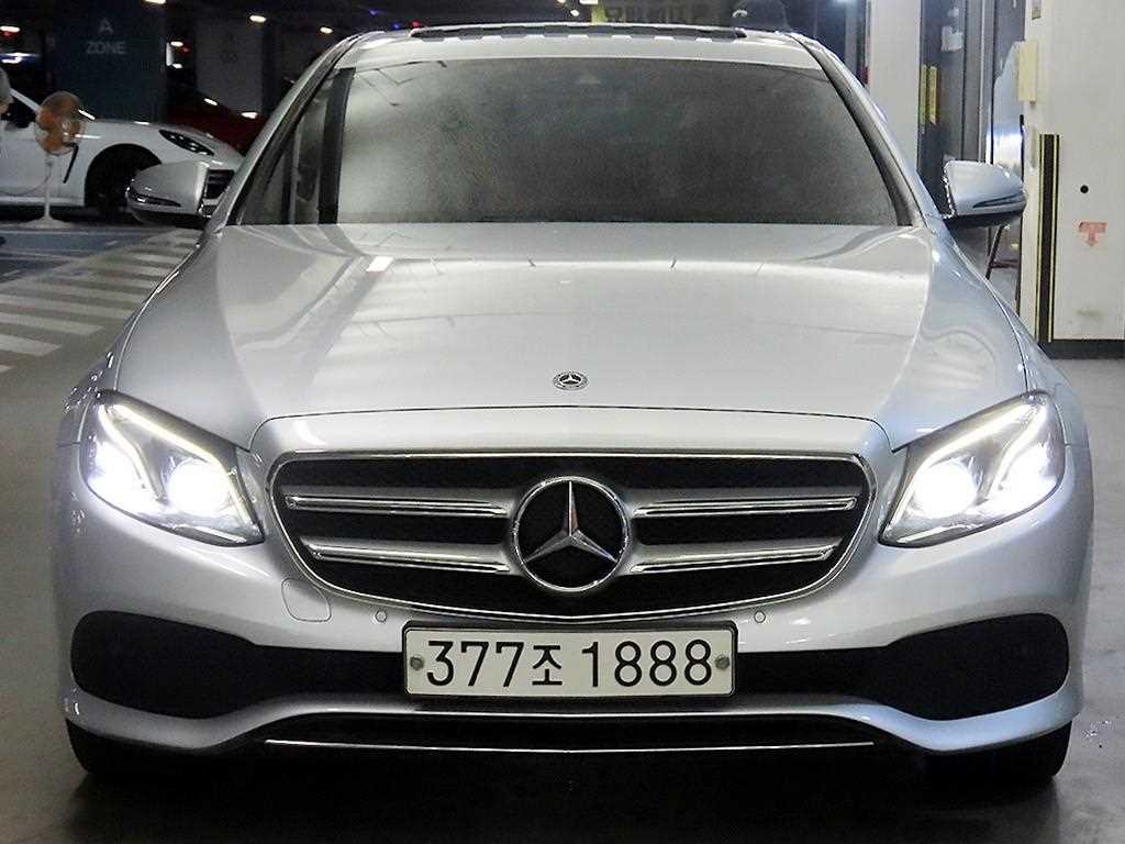 Mercedes Benz E class - Vista 2