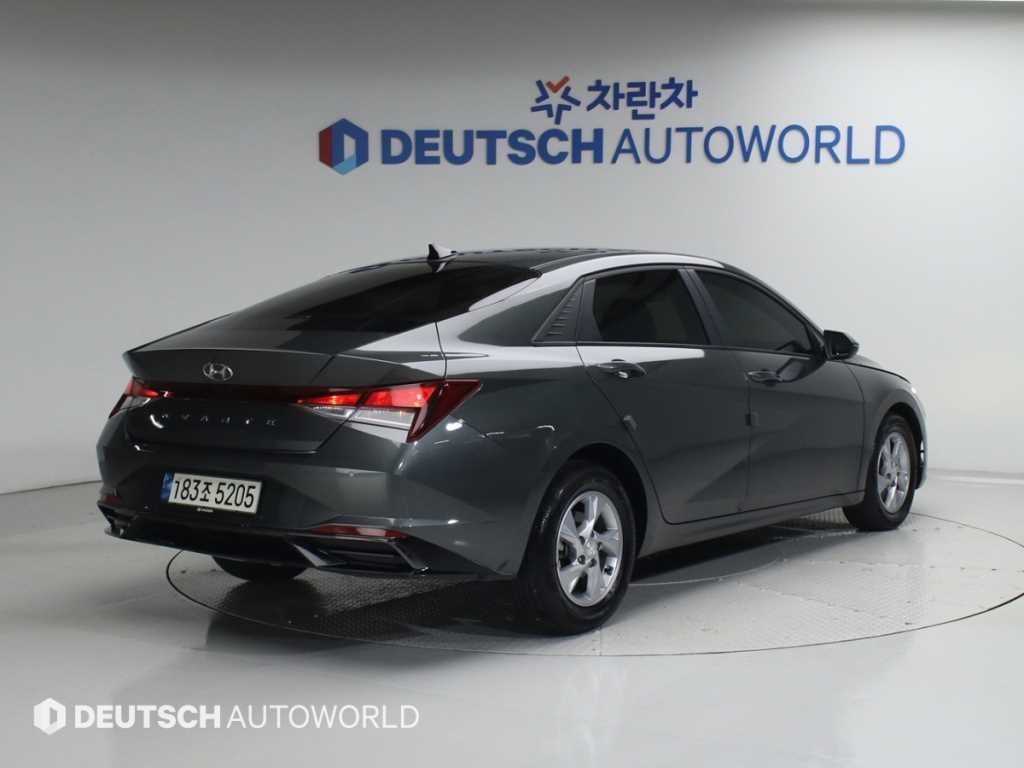 HYUNDAI Avante - Vista 2