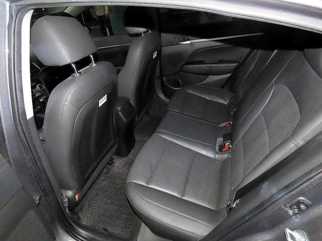 HYUNDAI Avante - Vista 7