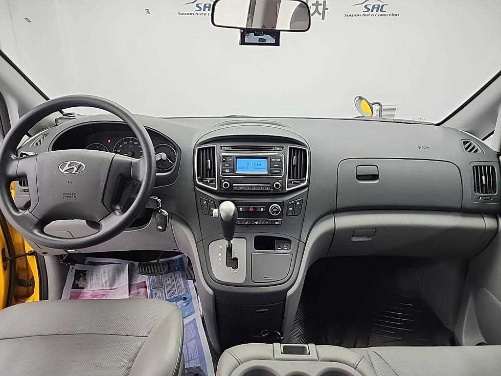 HYUNDAI Starex - Vista 7