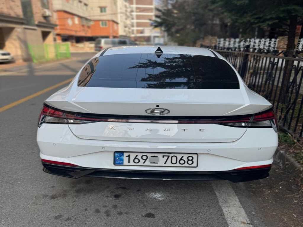 HYUNDAI Avante - Vista 3
