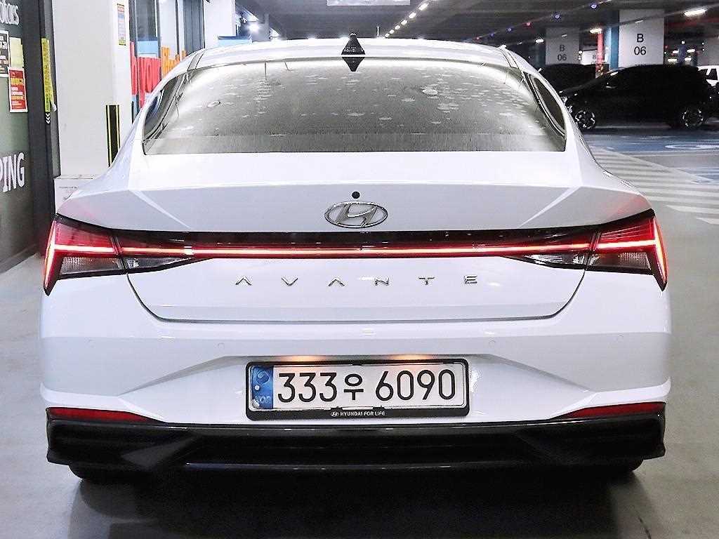 HYUNDAI Avante - Vista 5