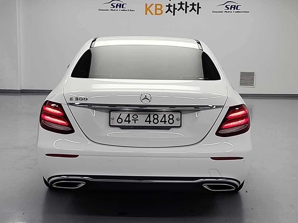 Mercedes Benz E class - Vista 3