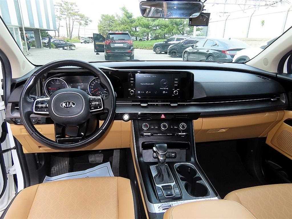 KIA Carnival - Vista 8
