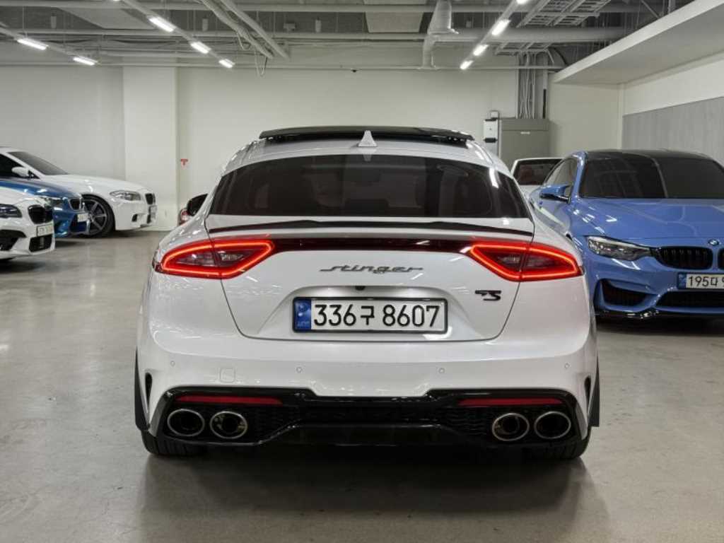 KIA Stinger - Vista 4