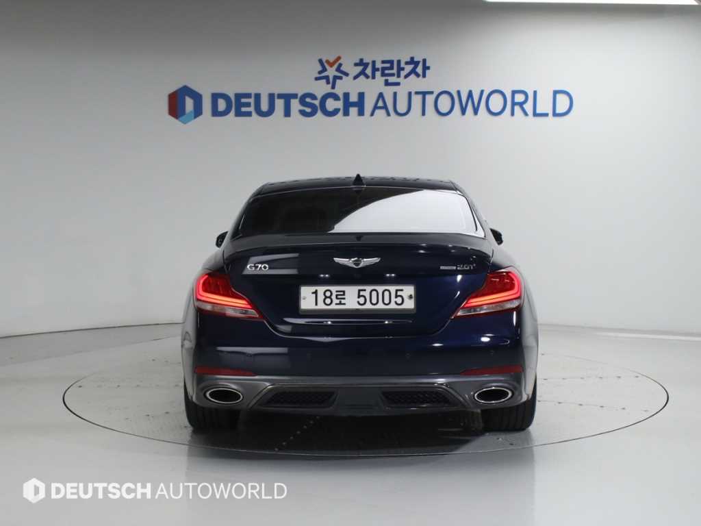 Genesis G70 - Vista 4