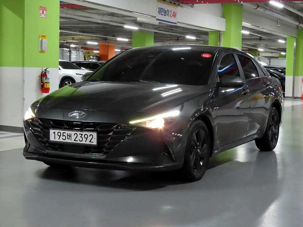 HYUNDAI Avante - Vista 2