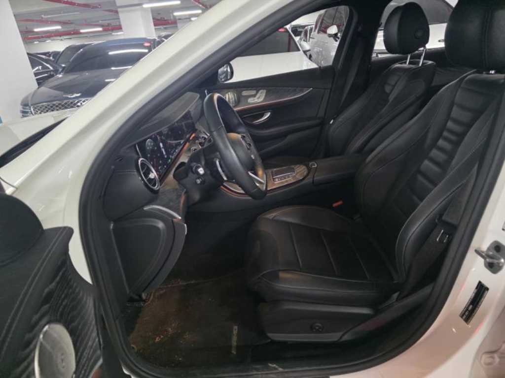 Mercedes Benz E class - Vista 8