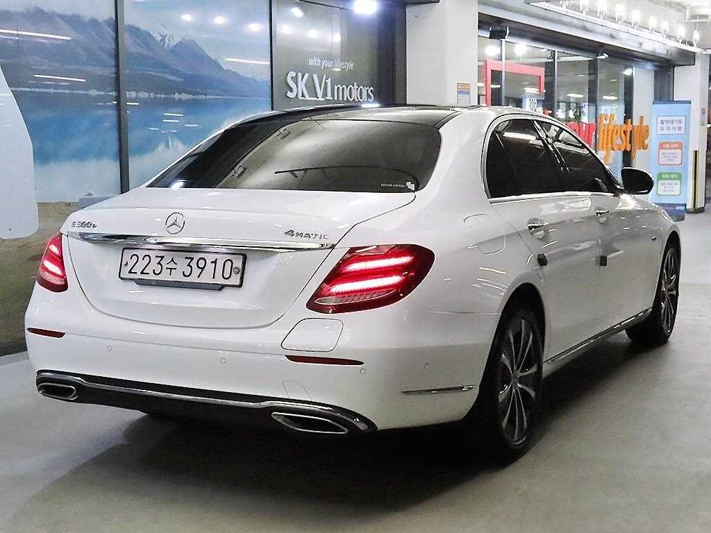 Mercedes Benz E class - Vista 4