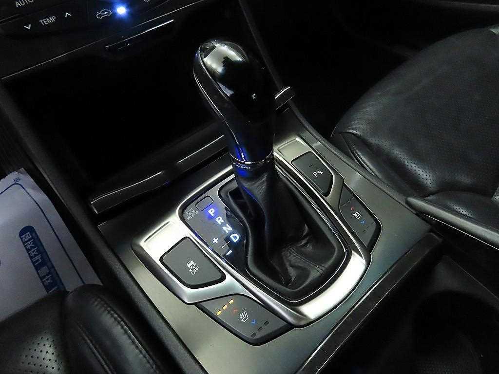HYUNDAI Grandeur - Vista 12