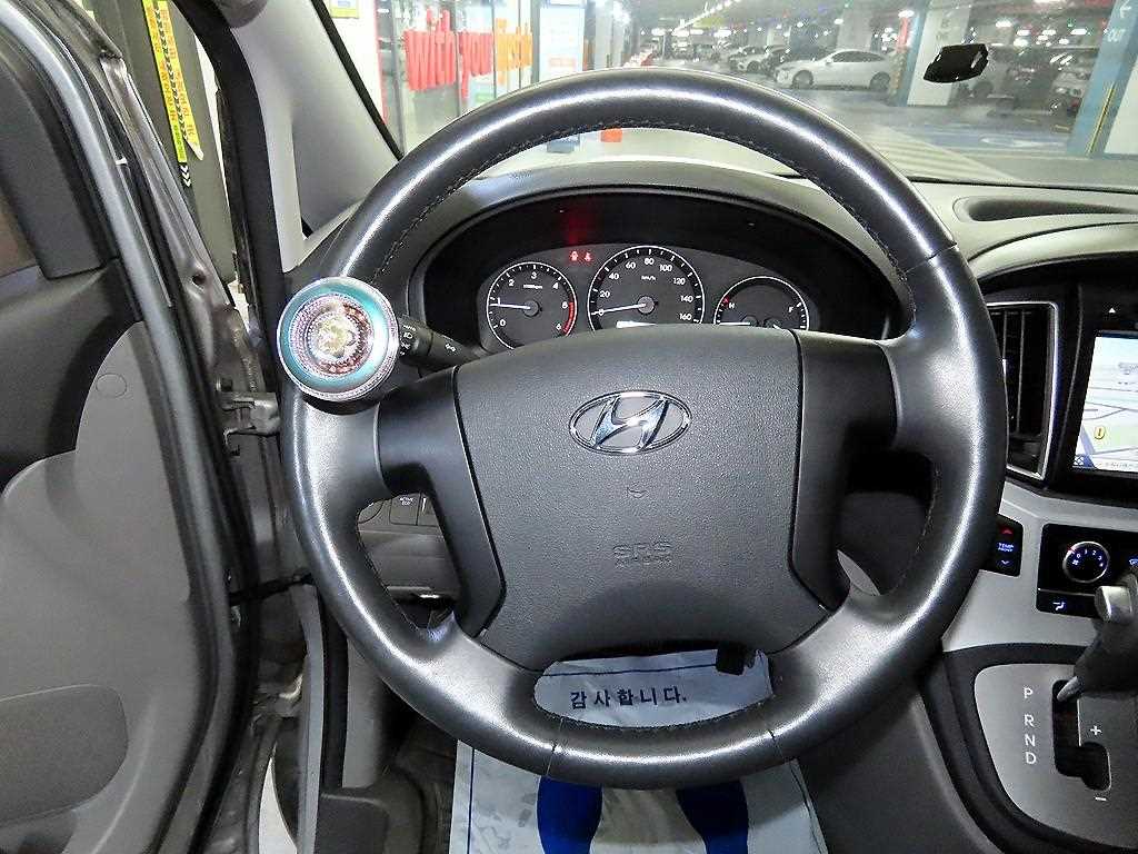 HYUNDAI Starex - Vista 8