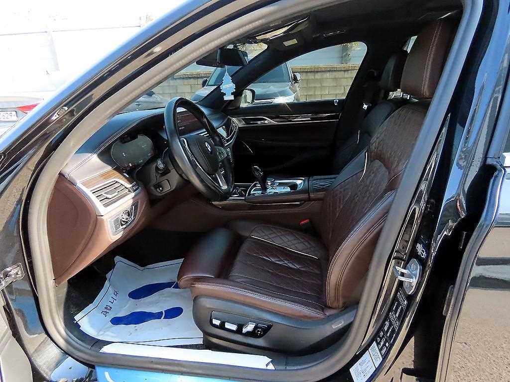 BMW 7 Series - Vista 5