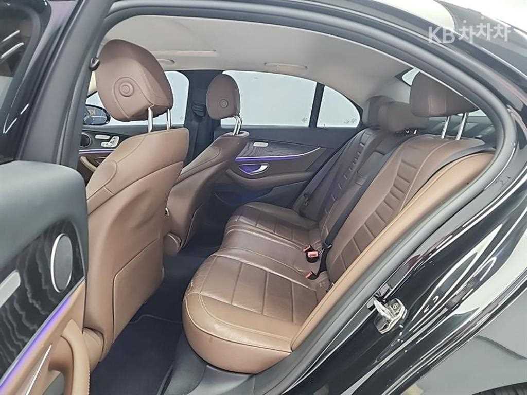 Mercedes Benz E class - Vista 12