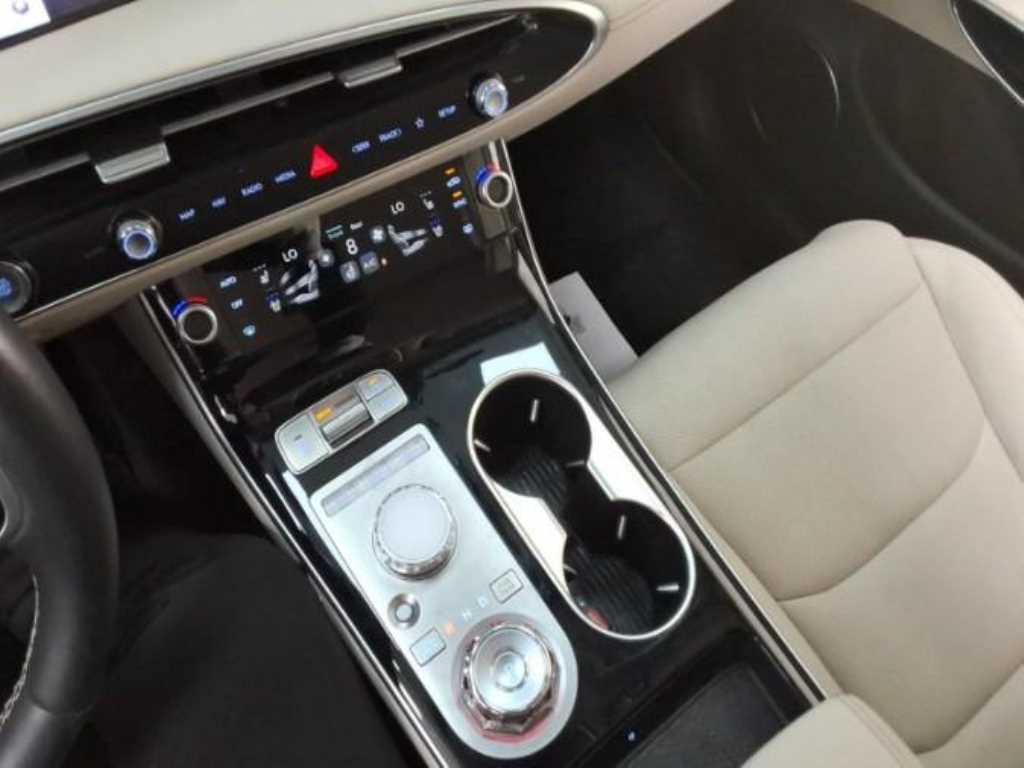 Genesis GV70 - Vista 8