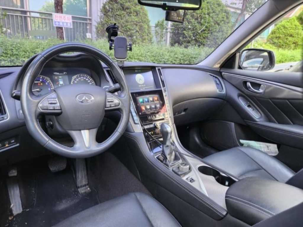 Infiniti Q - Vista 5