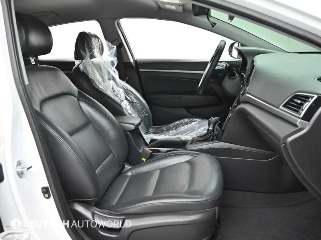 HYUNDAI Avante - Vista 10
