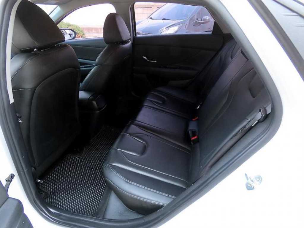 HYUNDAI Avante - Vista 6