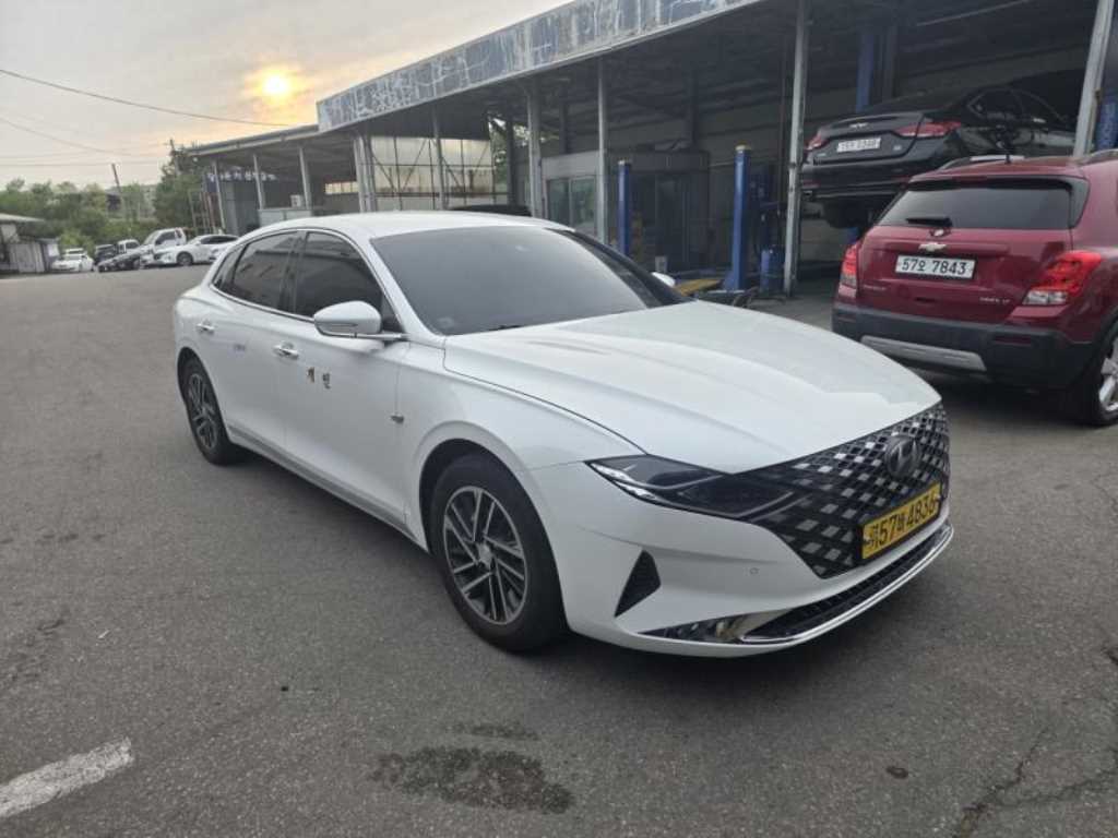 HYUNDAI Grandeur - Vista 3