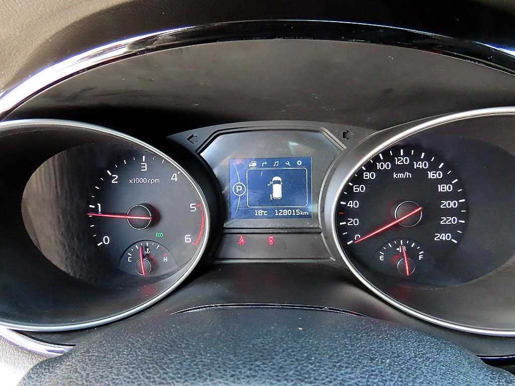 KIA Carnival - Vista 10