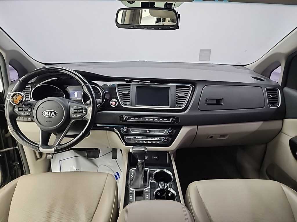 KIA Carnival - Vista 7