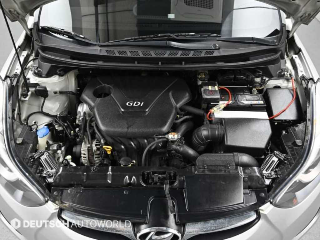 HYUNDAI Avante - Vista 6