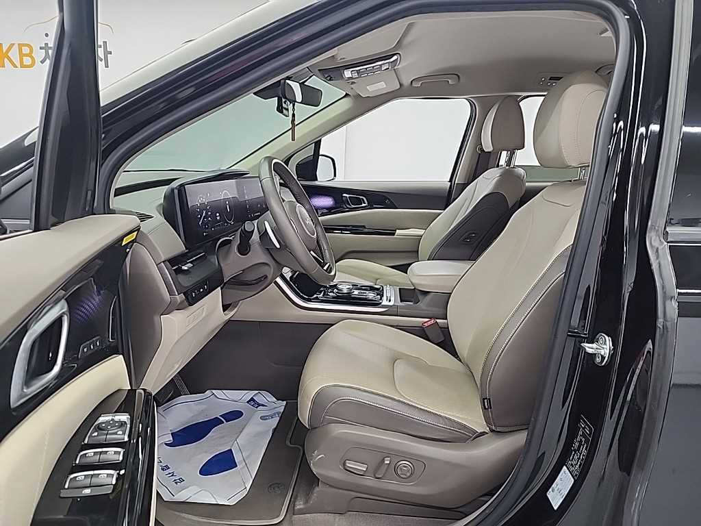 KIA Carnival - Vista 11