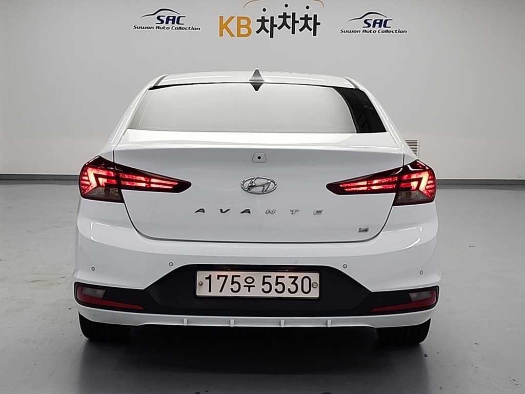 HYUNDAI Avante - Vista 3
