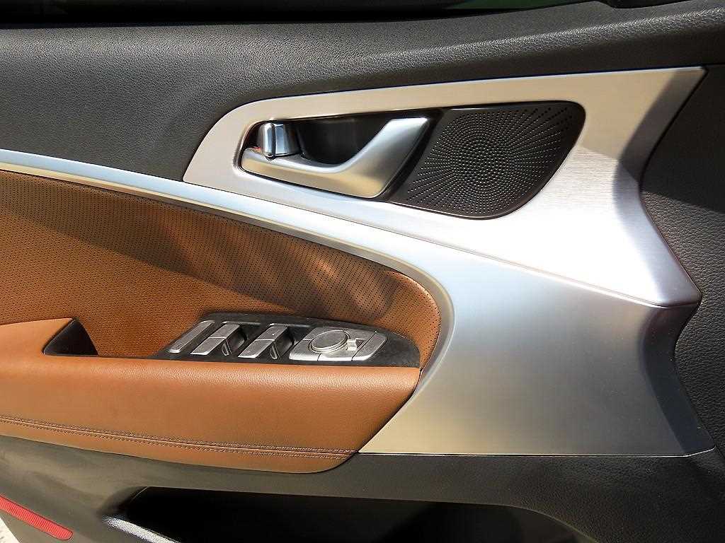 Genesis G70 - Vista 11