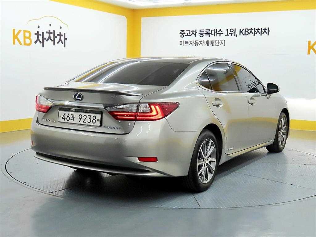 Lexus ES - Vista 4