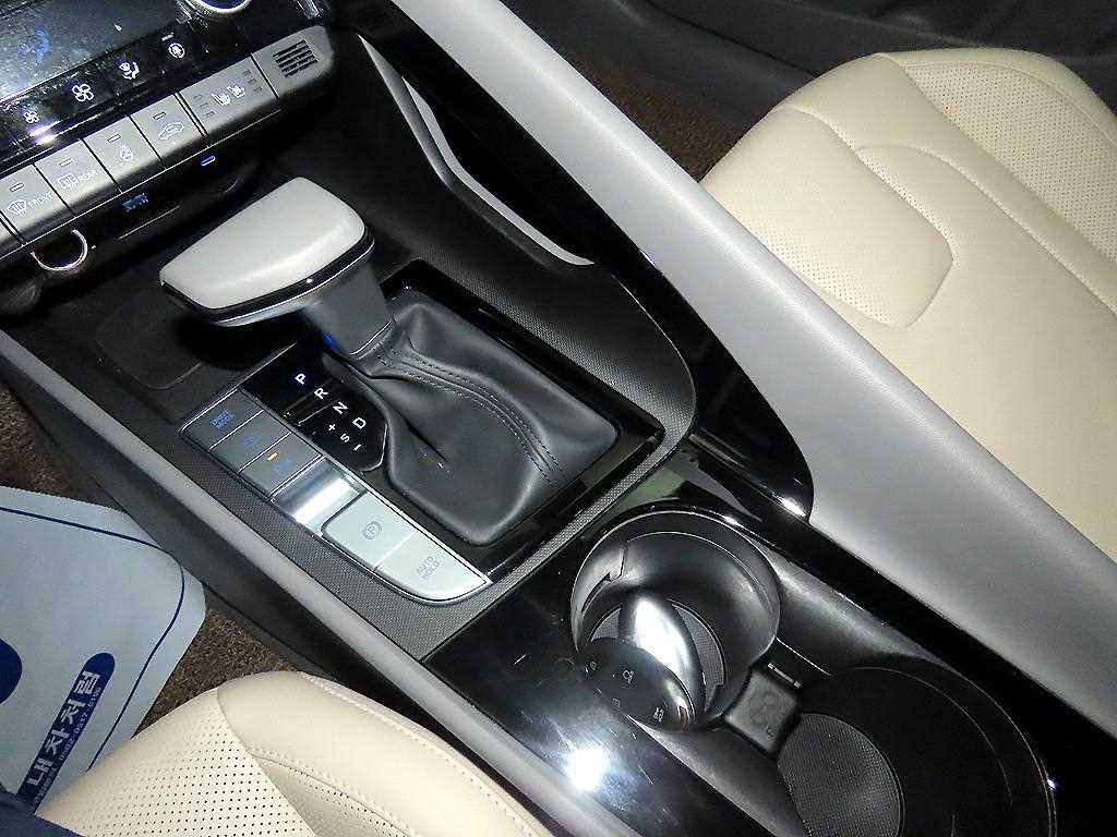 HYUNDAI Avante - Vista 12
