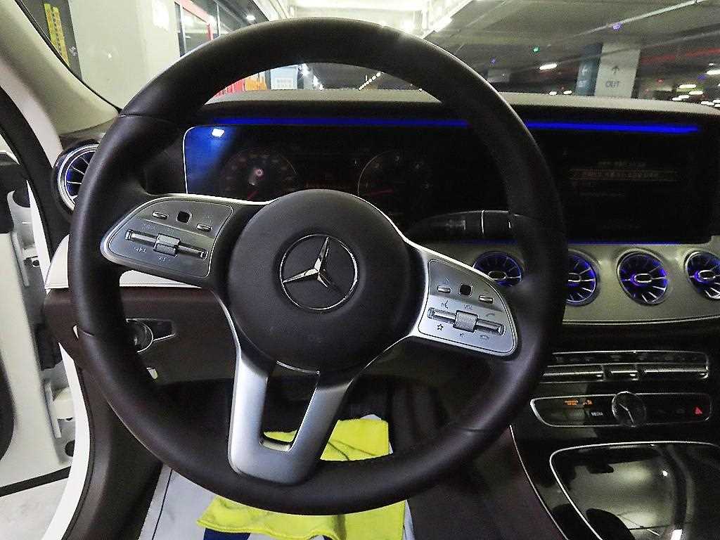 Mercedes Benz CLS Class - Vista 8
