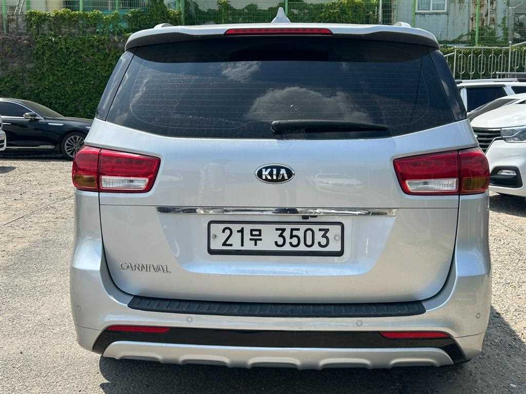 KIA Carnival - Vista 4
