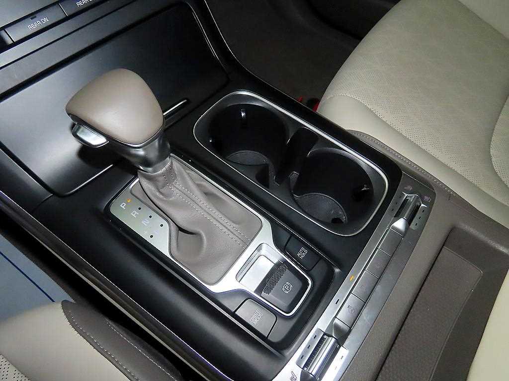 KIA Carnival - Vista 12